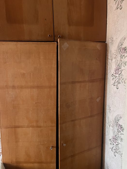 2 шафи, диван, тумбочки