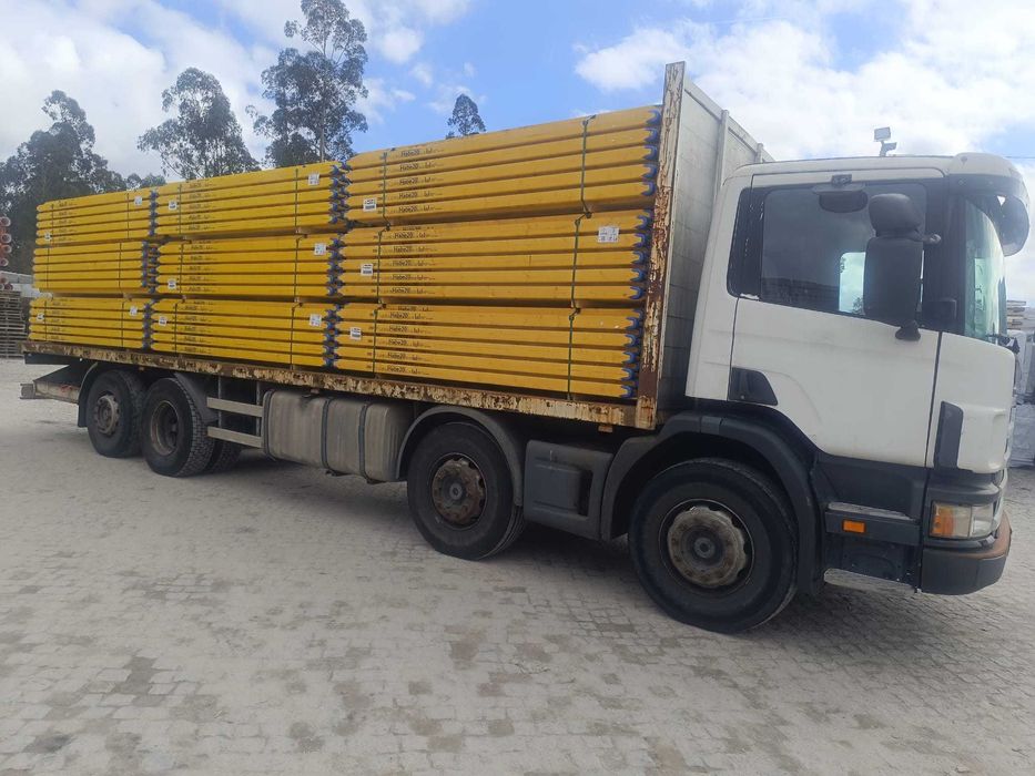 Scania 8x2  340cv 4 eixos