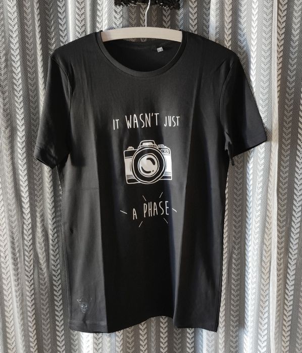T-shirts "Não Era Apenas Uma Fase" preto I