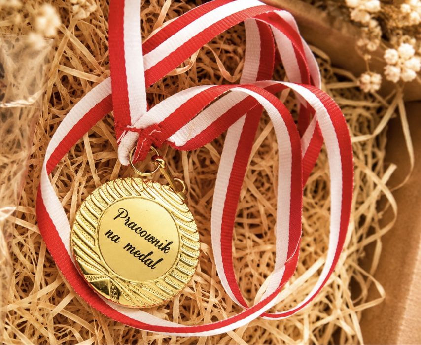 Prezent na odejście z pracy - medal