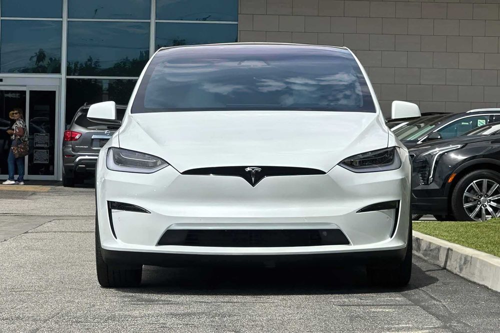 Tesla Model X      2022