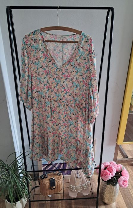sukienka wiskozowa w kwiaty  XXL oversize plus size 46 kolorowa