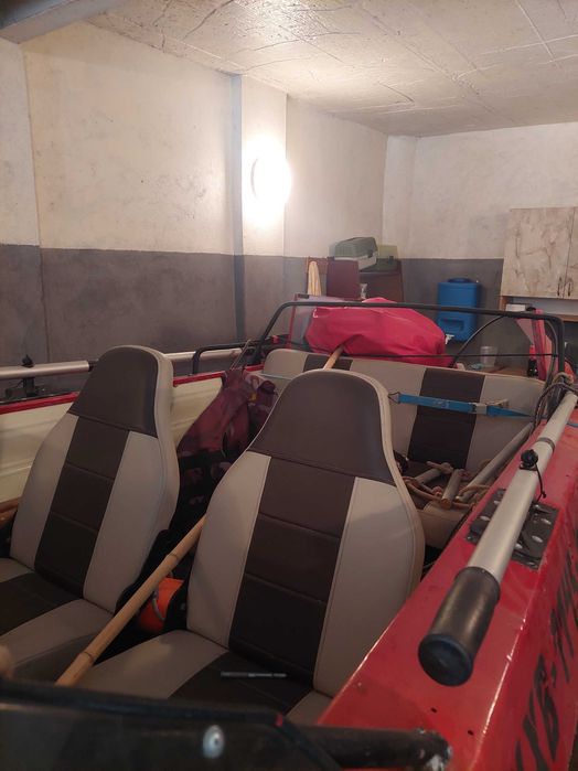 Причал з  моторним човном і причепом
