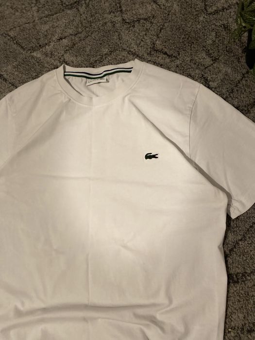 Stylowa biała koszulka oversize rozmiar L marki Lacoste