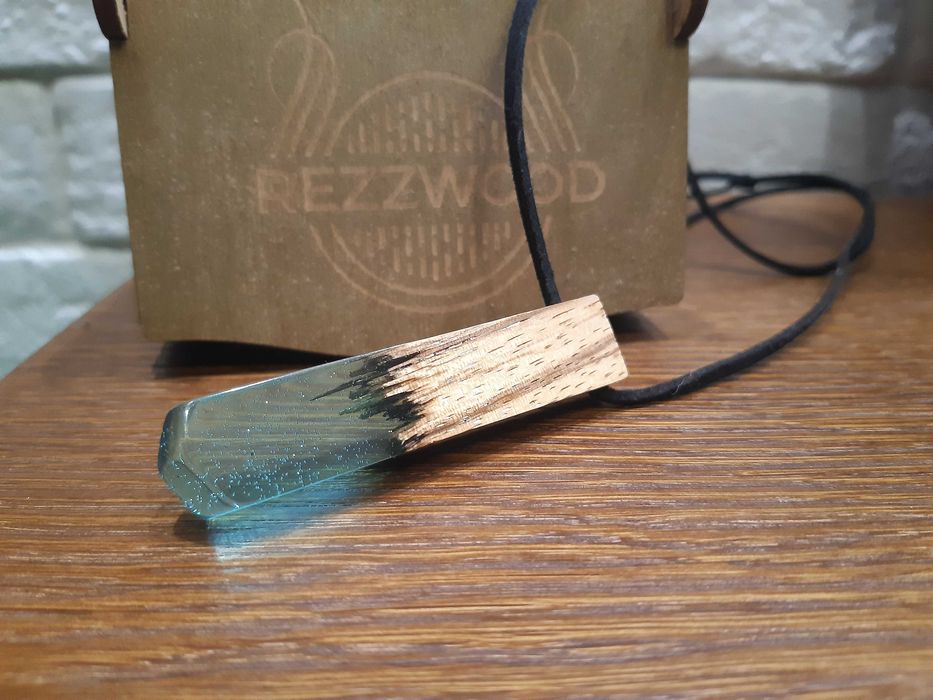 Naszyjnik Rezzwood oryginalny Nowy żywica i drewno na rzemyku