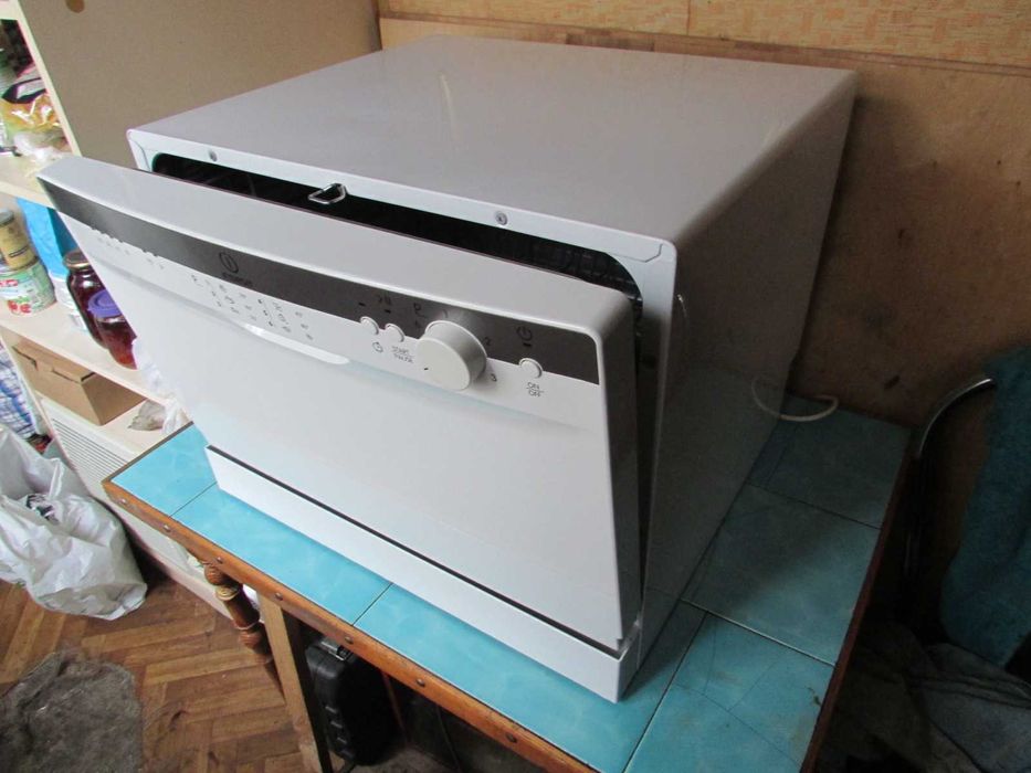 Продам посудомоечную  машинку INDESIT