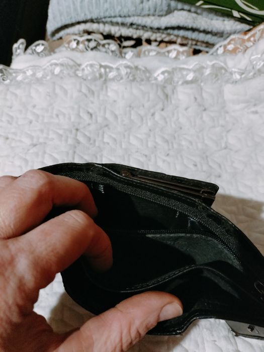 Гаманці та клатчі