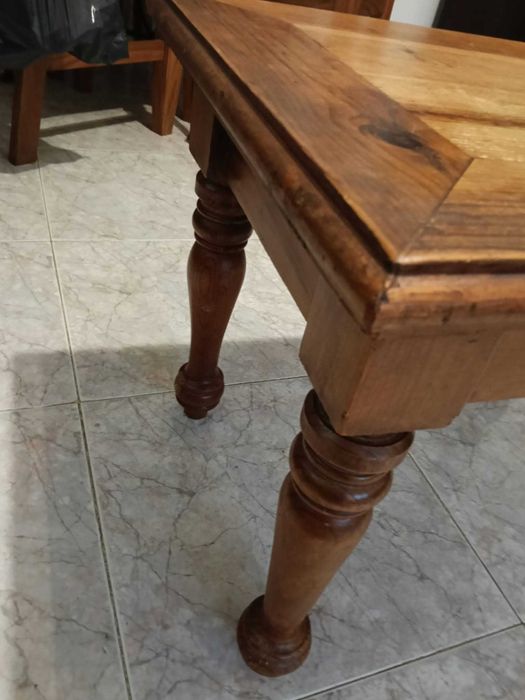 mesa de centro em madeira maciça