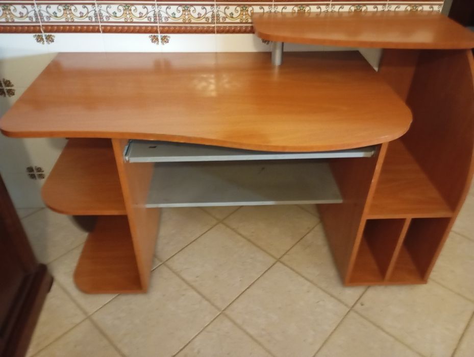 Secretária usada