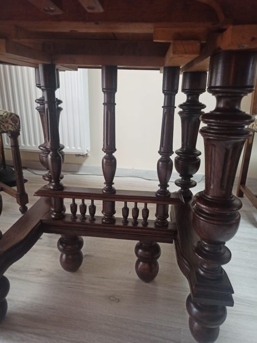 Elegancki stół retro z 6 krzesłami