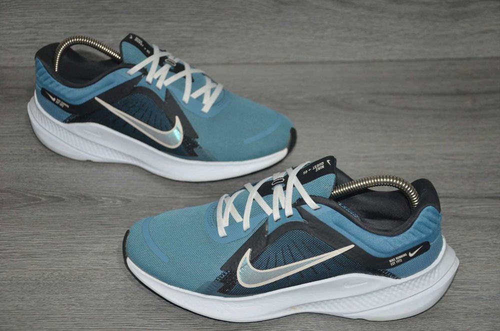 Продам кросівки Фірма Nike Quest 5 .