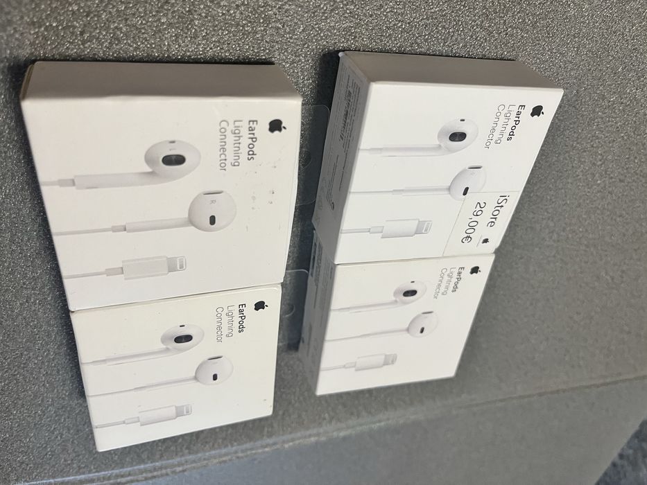 Apple EarPods Lightning connector
