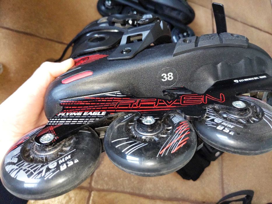 Ролики Flying Eagle F4 Raven з сумкою і захистом.