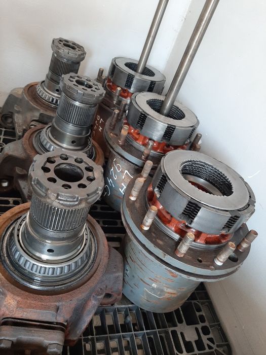 Części mostu koparka liebherr 924C zwolnica, zwrotnica cena za sztukę