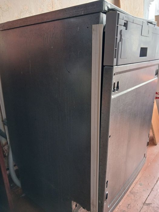 Посудомийна машина вбудована на запчастини