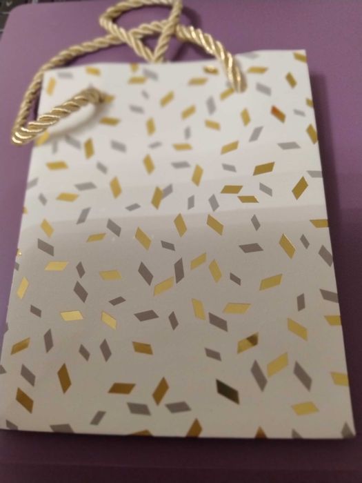 Pierścionek srebrny z cyrkonią - oszroni pięknem i blaskiem