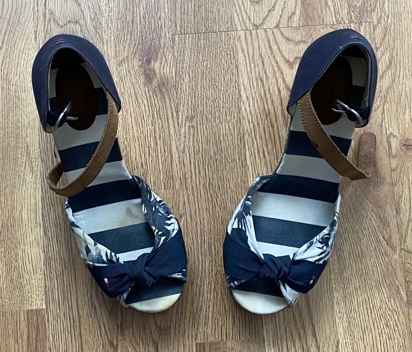 Tommy Hilfiger buty damskie letnie ba koturnie sandałki