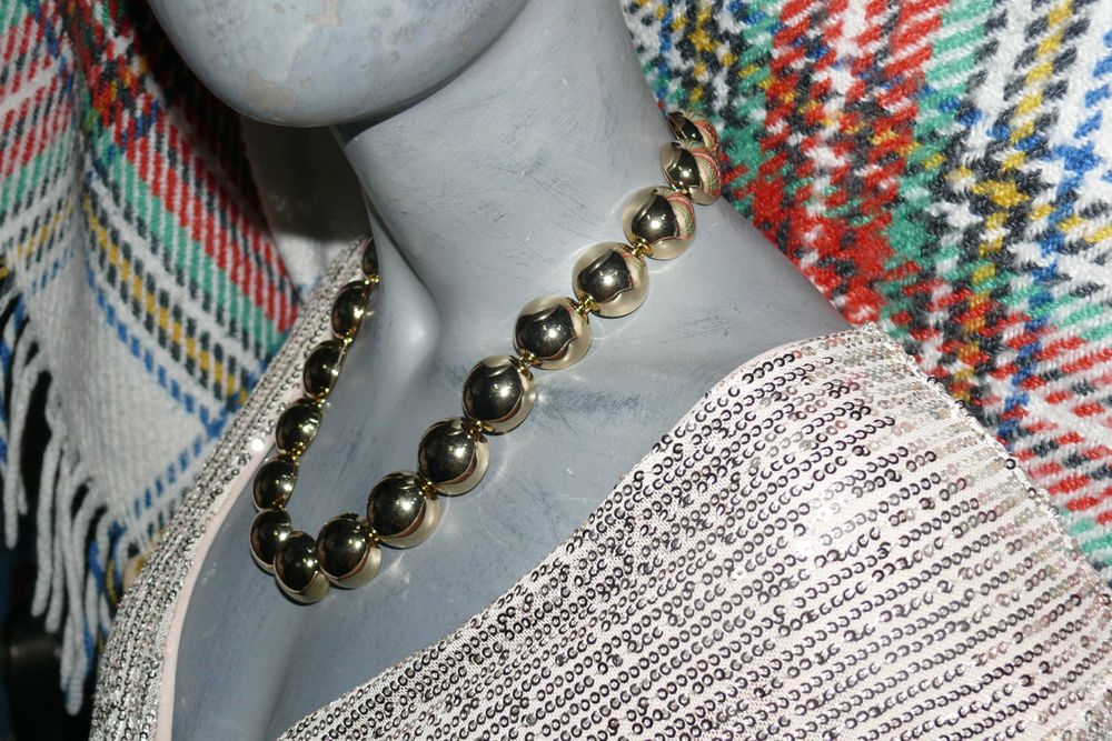 Colar meias esferas metálicas - Casa Batalha