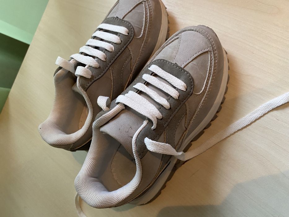 Продам кроссовки для мальчика Reserved