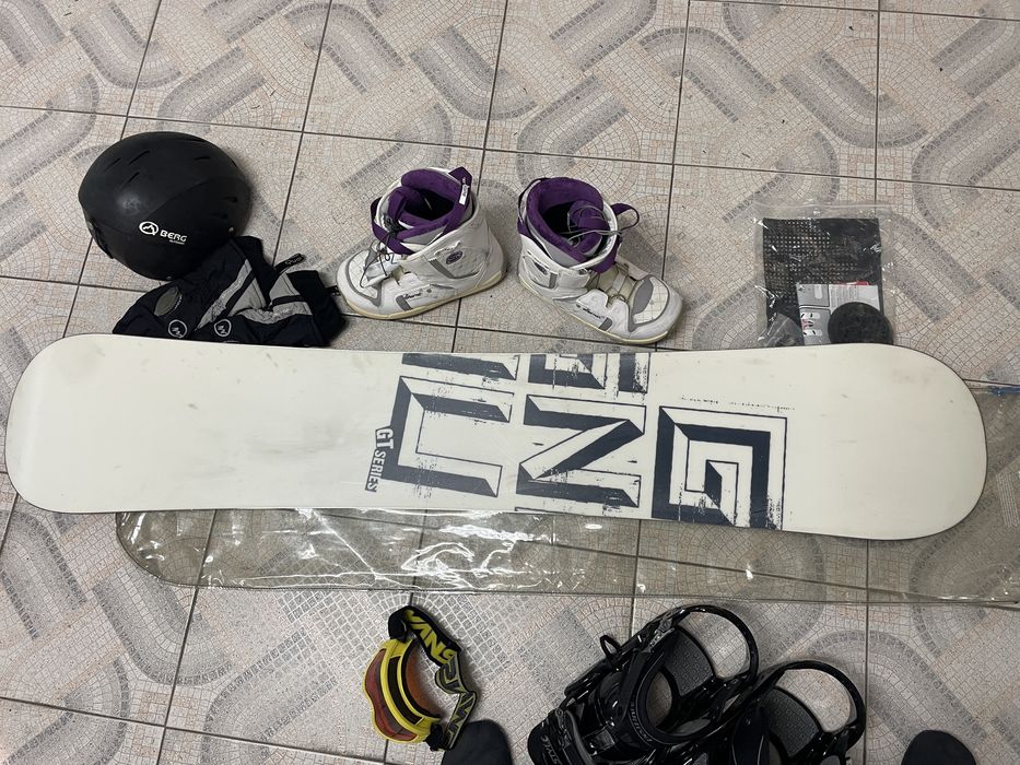 Conjunto completo de snowboard – usado apenas uma vez