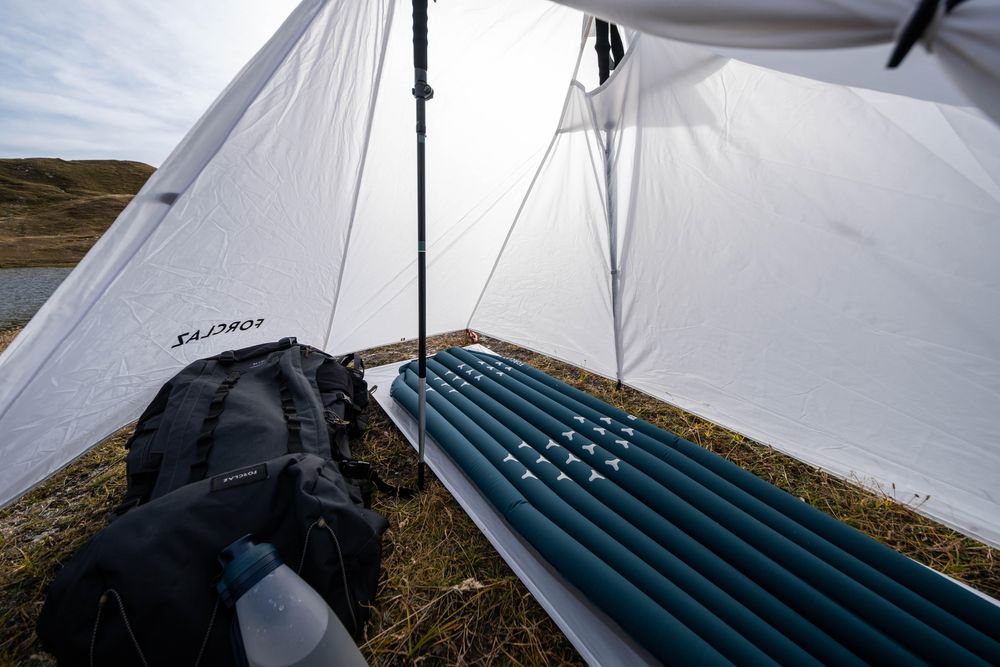 Tenda abrigo de trekking 1 lugar MT900, leve e compacta