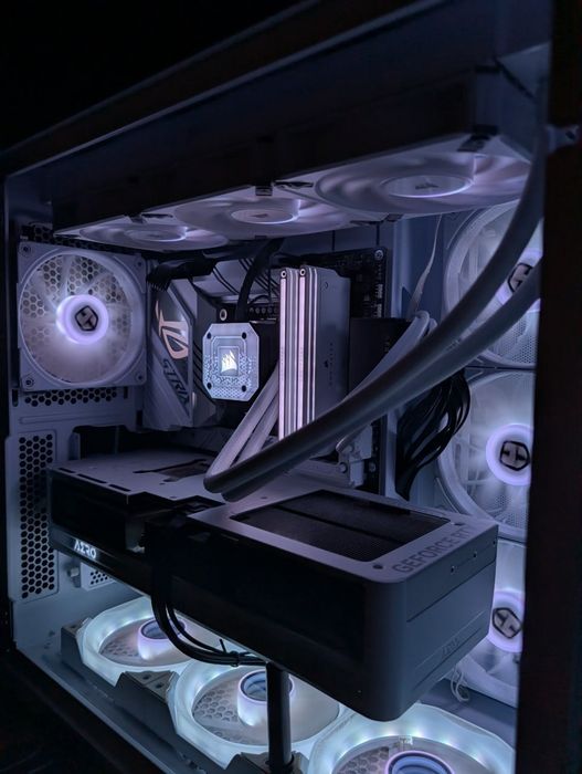 PC Gaming High-End ALL WHITE (i9-14900K / RTX 5070 Ti / 64GB RAM / 4TB SSD)