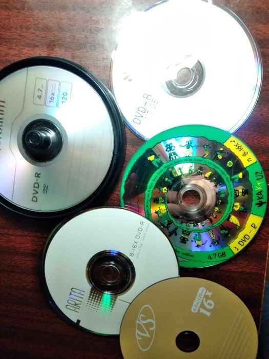 Компакт-диски DVD