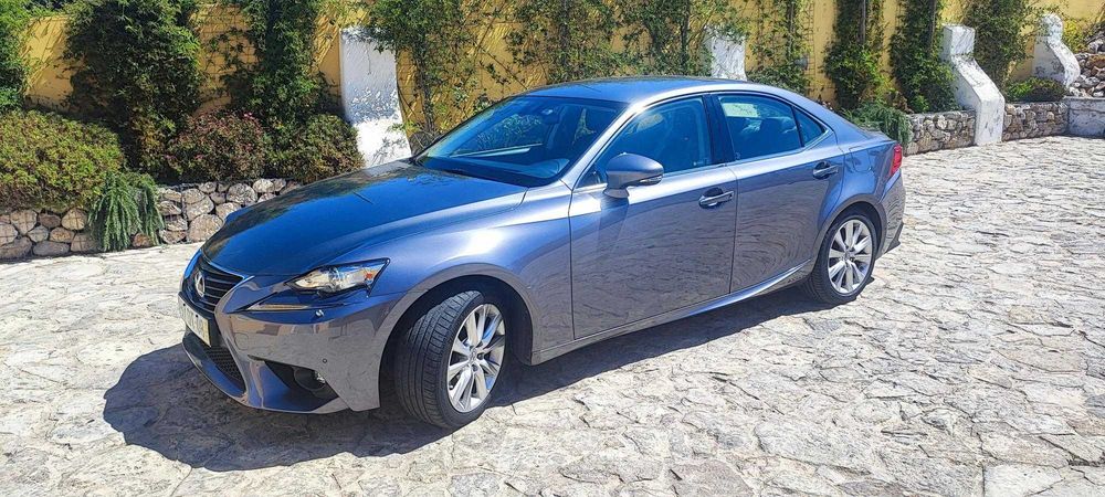 LEXUS IS300H executivo