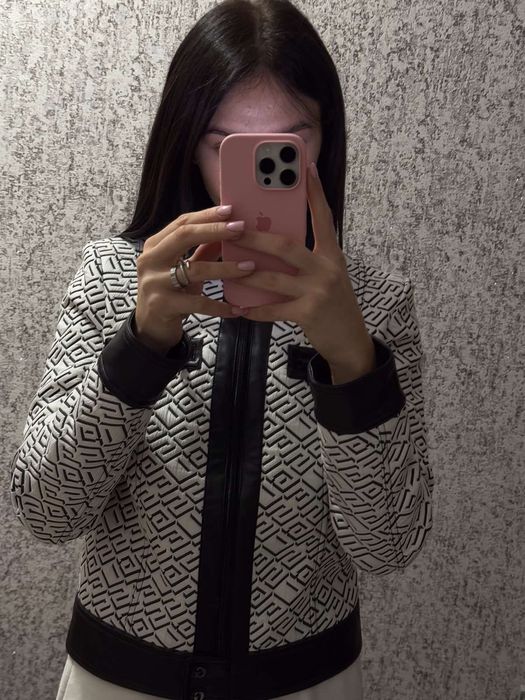 Куртка стильная Guess