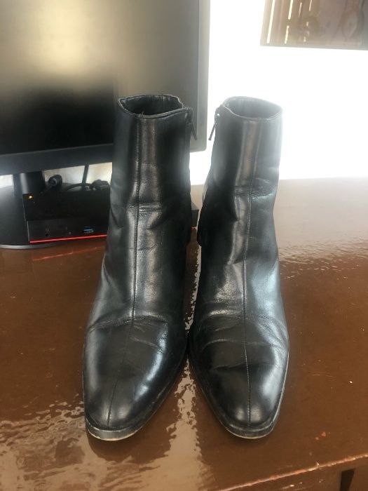 Botas Zara detalhe dourado