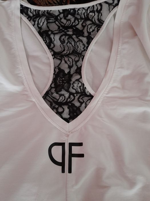 Taniej Sukienka Paparazzi z dłuższym bokiem i mega ozdobami