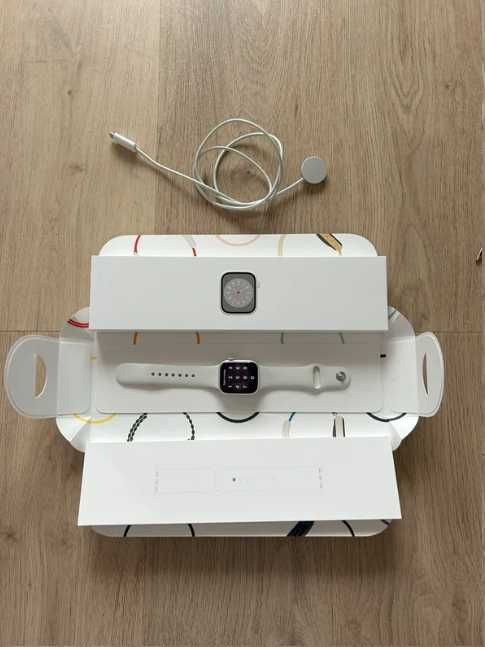 Apple Watch Series 8 GPS 41mm - Cellular - Alumínio Prateado