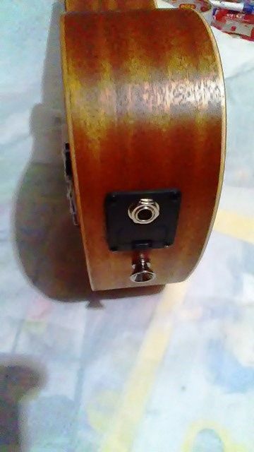 Ukulele soprano elétrico