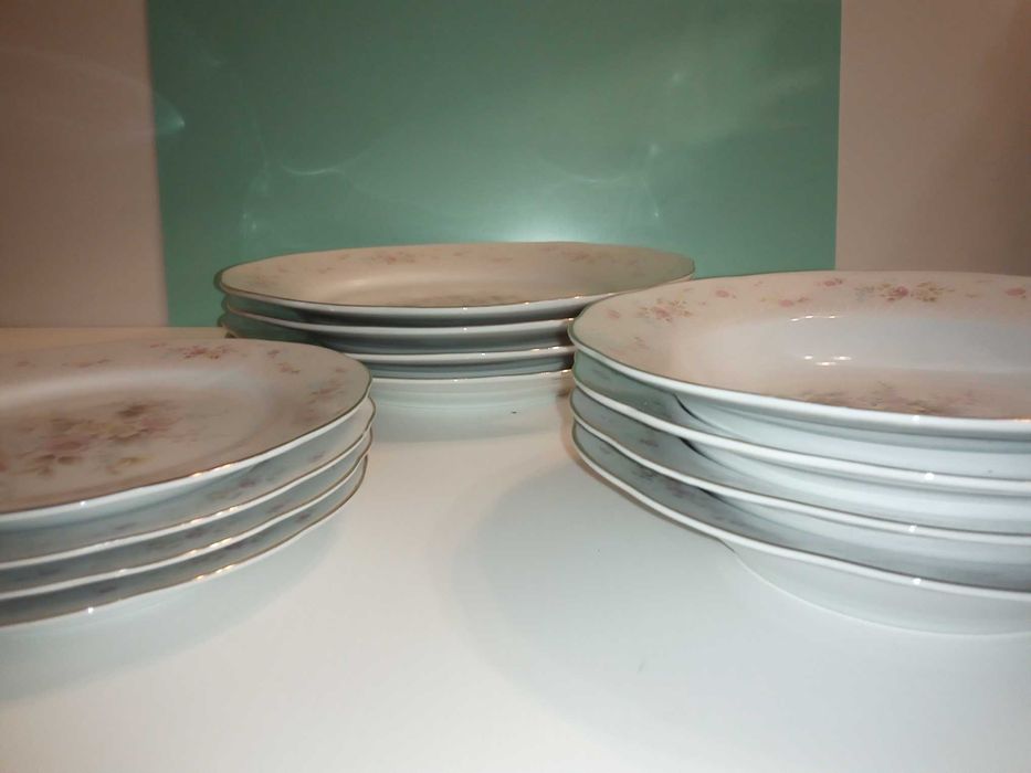 Serviço de jantar antigo para 4 pessoas, de Yong Sheng Porcelain Comp.