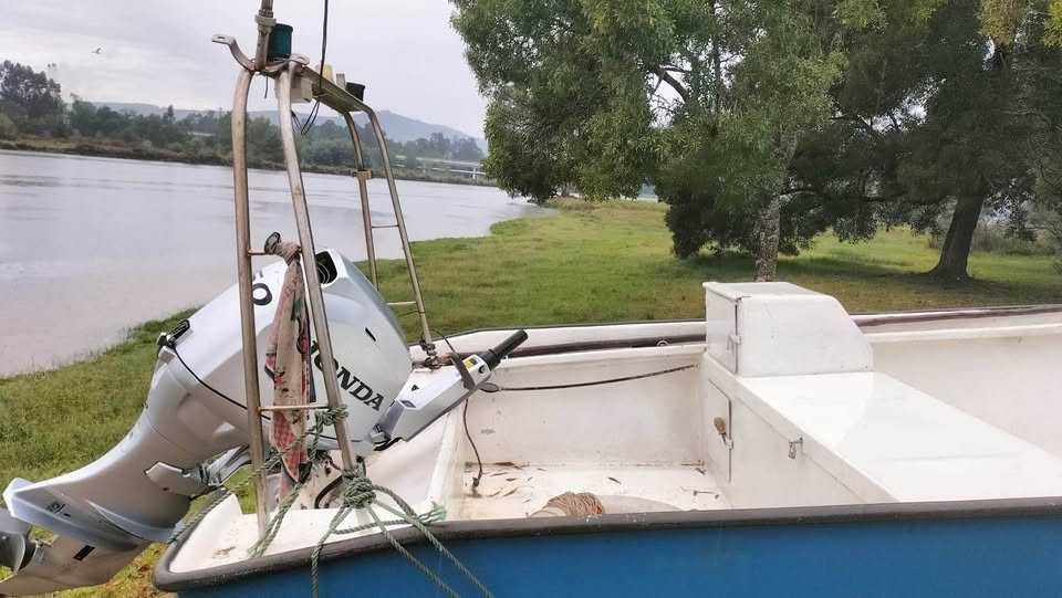 Embarcação fibra