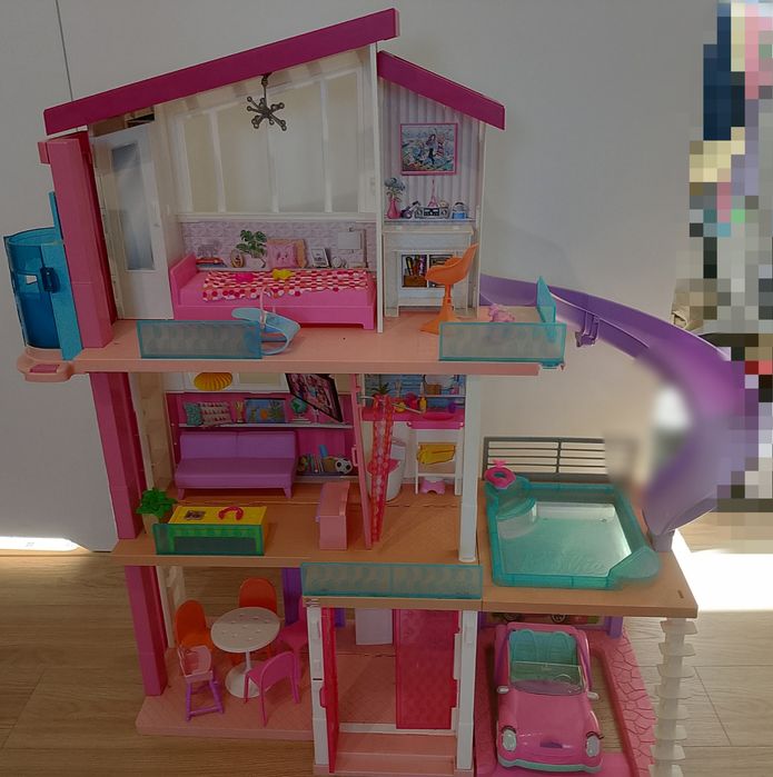 Domek dla barbie z windą i basenem