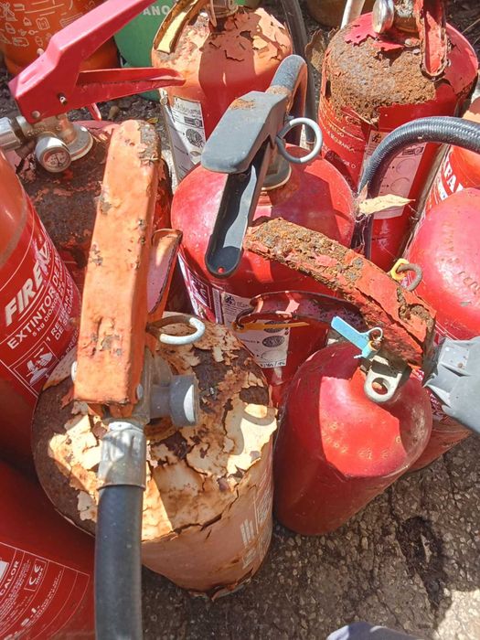 12 Extintores Vários Tamanhos