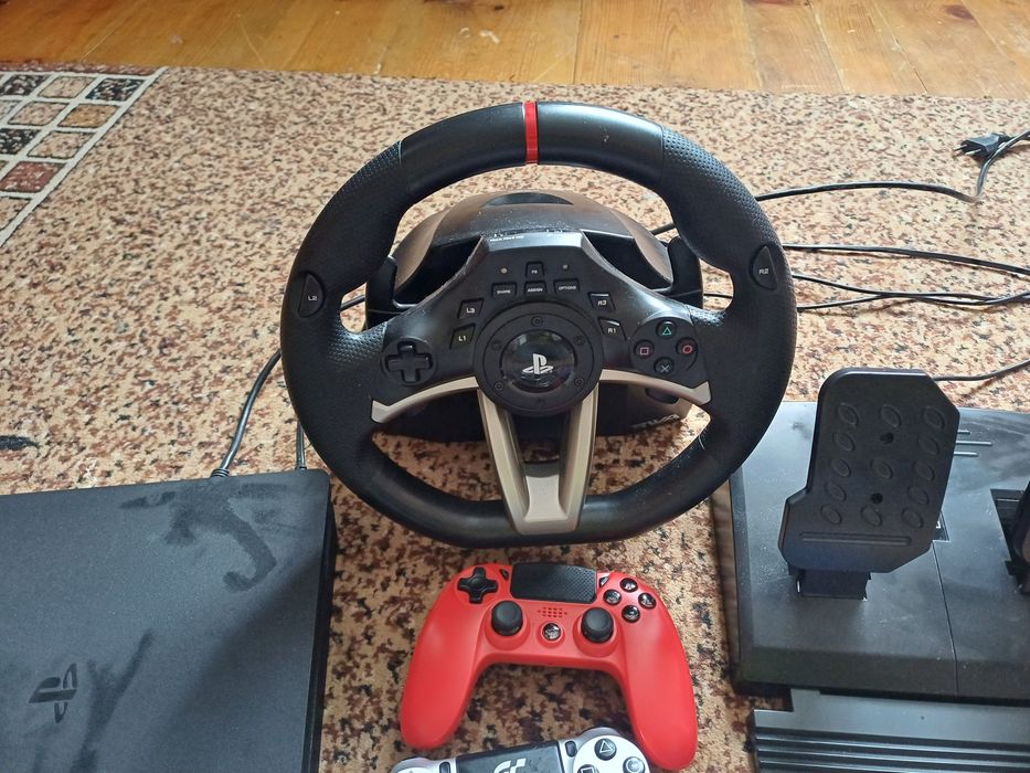 Play Station 4,стан добрий, не перегрітий,+2джойстики+руль ігровий