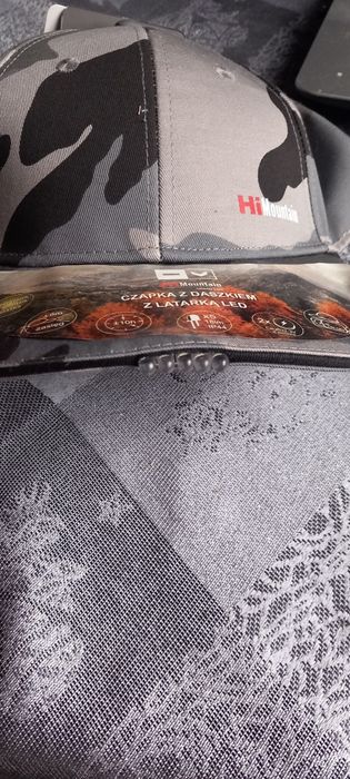 Czapka z daszkiem Hi Moutain z latarką
