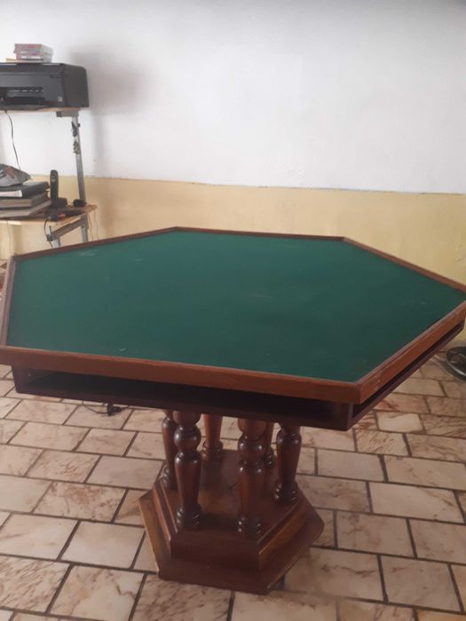 Mesa  de  jogo  hexagonal
