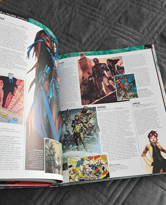 Livro Ultimate Marvel de Dk - Inglês - Capa Dura - Novo!