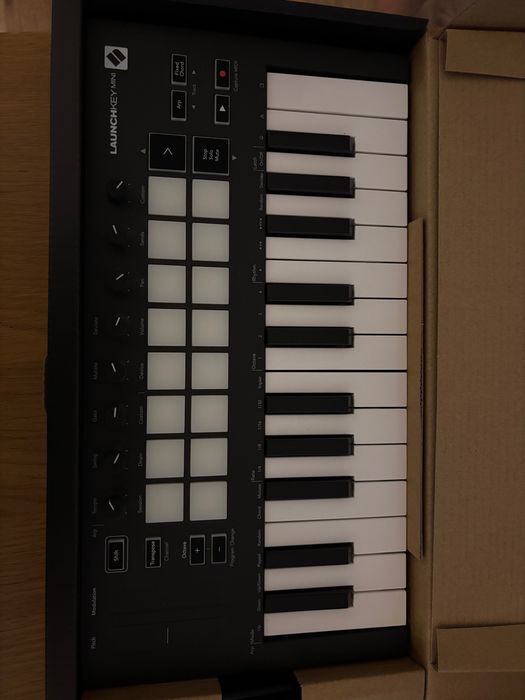 Controlador Launchkey mini mk3 (nunca usado)
