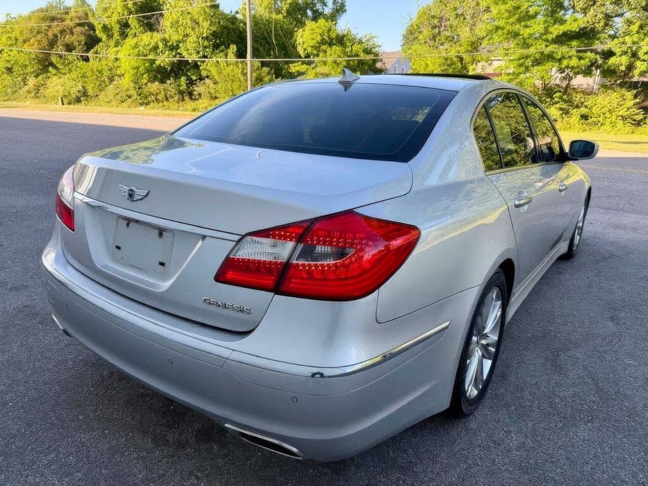 Hyundai Genesis      2012