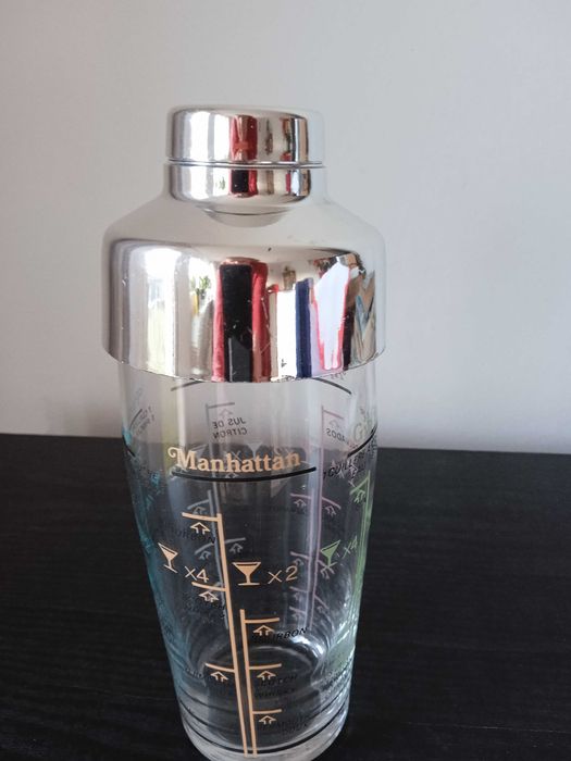 karafka na wino z korkiem i gratis shaker