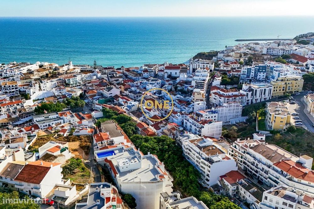 Ap. T0+1 Av. Liberdade nº 52, Albufeira, com piscina no rooftop e a 5
