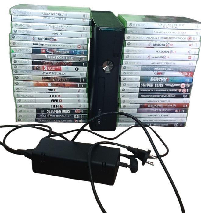 Xbox 360 S 250 GB + 2 pady + 39 gier + komplet okablowania.