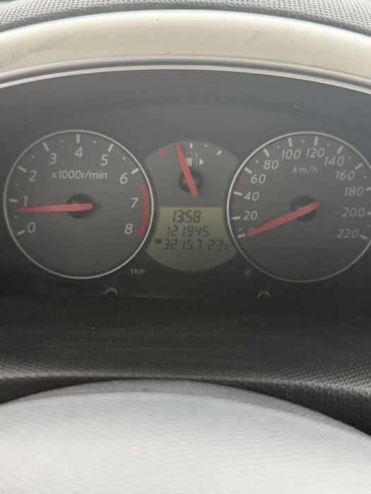 автомобіль Nissan Micra