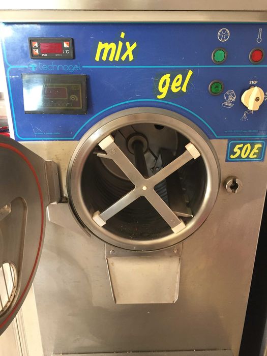 Produtora de gelados artesanais da Technogel. Maquina de fazer gelados
