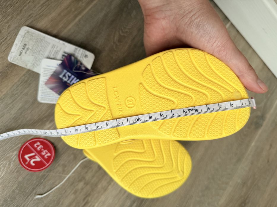 НОВІ!!! Крокси для дівчинки LC WAIKIKI 27 розмір. З LED підсвіткою