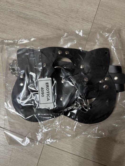 Еротична маска кішки